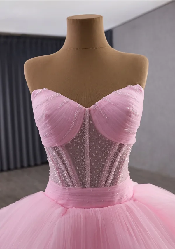High-end Sukkertøyrosa Håndlaget Beading Gripende Ruffles Ballkjoler 2025 Ballkjole Kjæreste Langermede Ryggløse Cathedral Train Formelle Kjoler