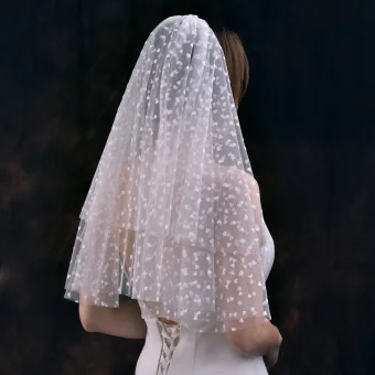 Chic Beautiful Ivory Heart Shaped Wedding Veils 2023