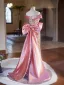 Charmant Rose Bonbon Forme de coeur Paillettes Robe De Bal 2024 Trompette / Sirène De l'épaule Sans Manches Dos Nu Noeud Train De Balayage Satin Promo Robe De Ceremonie