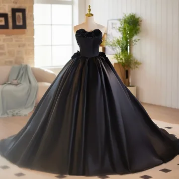 Zurückhaltend Schwarz Applikationen Satin Ballkleider 2025 Ballkleid Herz Ausschnitt Ärmellos Rückenfreies Sweep Pinsel Zug Ball Festliche Kleider
