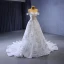 Haut de Gamme Blanche Fait main Perlage Paillettes Robe De Mariée 2023 Princesse De l'épaule Sans Manches Dos Nu Tribunal Train Mariage