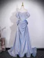 Charmant Bling Bling Bleu Ciel Perlage Faux Diamant Robe De Bal 2026 Princesse De l'épaule Manches Courtes Dos Nu Noeud Train De Balayage Robe De Ceremonie