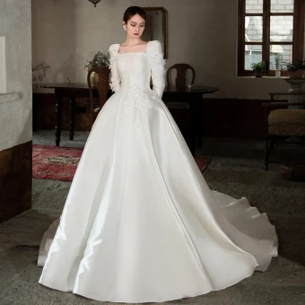 High End Ivory Satin Appliques Winter Wedding Dresses 2023 Square Neckline A Line Princess Long Sleeve Backless Court Train Wedding