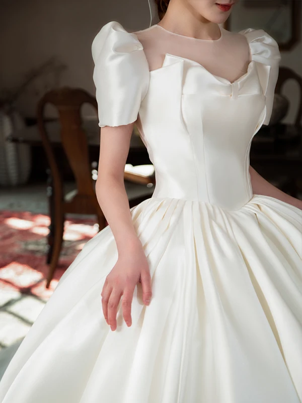 Vintage / Retro Modest / Simple Ivory Satin Wedding Dresses 2022 Ball Gown Scoop Neck Puffy Short Sleeve Pearl Royal Train Wedding
