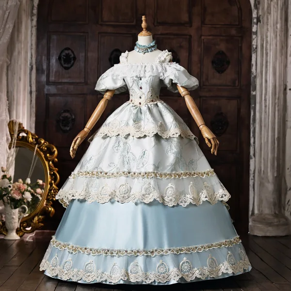 Médiévale Vintage / Originale Bleu Ciel Faux Diamant En Dentelle Fleur Volants en Cascade Robe De Bal 2026 Robe Boule Bretelles Spaghetti Gonflée Manches Courtes Dos Nu Longue