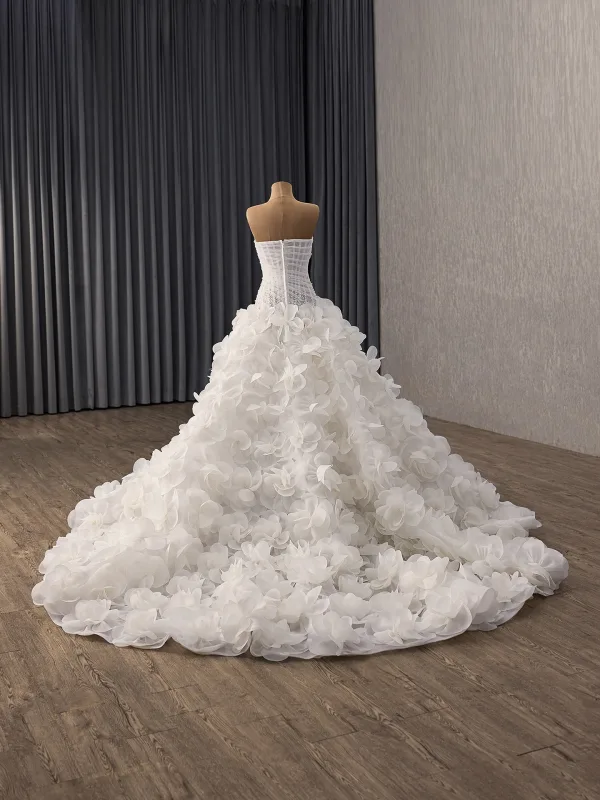 Luxe Witte Handgemaakt Parel Appliques Split Voorzijde Trouwjurken 2025 Baljurk Strapless Mouwloos Ruglooze Chapel Train Huwelijk