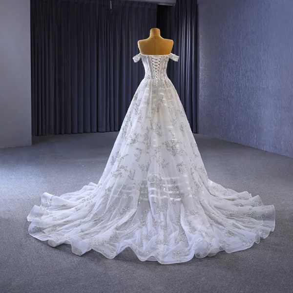 Haut de Gamme Blanche Fait main Perlage Paillettes Robe De Mariée 2023 Princesse De l'épaule Sans Manches Dos Nu Tribunal Train Mariage