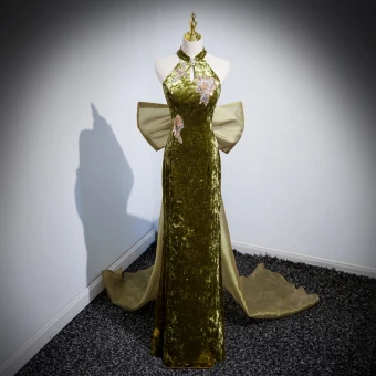 Chic Beautiful Clover Green Velvet Pearl Sequins Prom Dresses 2023 Trumpet Mermaid Halter Sleeveless Backless Bow Prom Formal Dresses