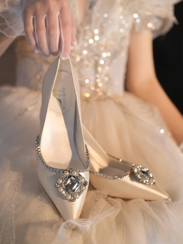 Fantastisk Elfenben Pärla Rhinestone Brudskor 2022 Läder 8 cm Stilettklackar Spetsiga Bröllop Pumps Högklackade