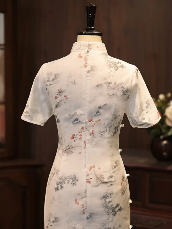 Chinesischer Stil Weiß Drucken Gespaltete Front Wadenlang Cheongsam 2026 Meerjungfrau Stehkragen Kurze Ärmel