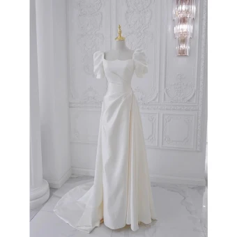 Élégant Blanche Satin Robe De Bal 2023 Princesse Encolure Carrée Gonflée Manches Courtes Dos Nu Train De Balayage Promo Robe De Ceremonie