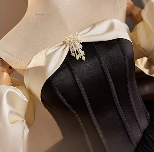 Audrey Hepburn Style Black Prom Dresses 2024 Ball Gown Off-The-Shoulder Puffy Short Sleeve Backless Bow Floor-Length / Long Prom Formal Dresses
