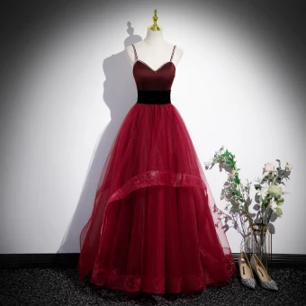Piękne Burgund Rhinestone Sukienki Na Bal 2023 Princessa Spaghetti Pasy Bez Rękawów Bez Pleców Długie Bal Sukienki Wizytowe