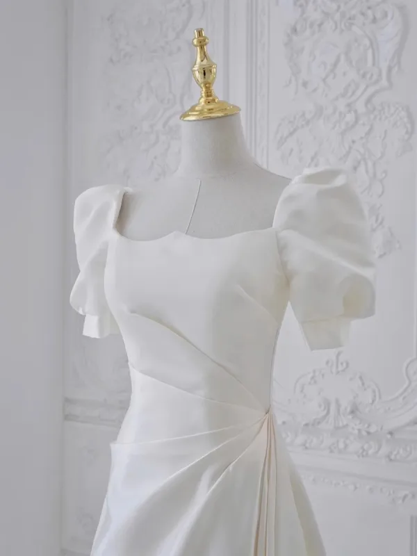 Élégant Blanche Satin Robe De Bal 2023 Princesse Encolure Carrée Gonflée Manches Courtes Dos Nu Train De Balayage Promo Robe De Ceremonie