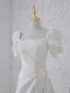 Élégant Blanche Satin Robe De Bal 2023 Princesse Encolure Carrée Gonflée Manches Courtes Dos Nu Train De Balayage Promo Robe De Ceremonie