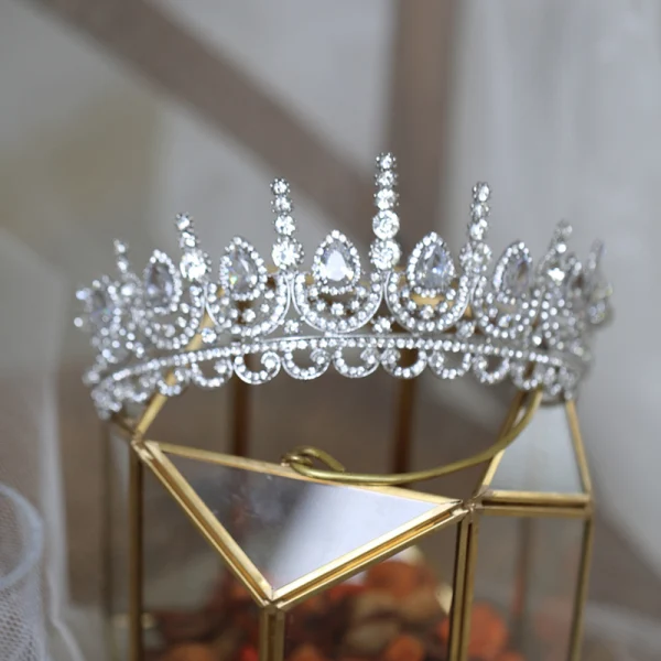 Charmant Zilveren Kristal Rhinestone Huwelijk Tiara 2022 Zirkonium Legering Bruids Haaraccessoires
