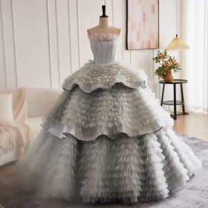 Vintage Originale Quinceañera Gris Volants En Cascade Volants Robe De Bal 2024 Robe Boule Bustier Sans Manches Dos Nu Train De Balayage Promo Robe De Ceremonie