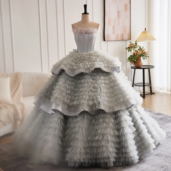 Vintage / Retro Quinceañera Grey Cascading Ruffles Ruffle Prom Dresses 2024  Ball Gown Strapless Sleeveless Backless Sweep Train Prom Formal Dresses
