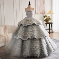 Vintage Quinceañera Gris Volantes En Cascada Ruffle Vestidos de gala 2024 Ball Gown Sin Tirantes Sin Mangas Sin Espalda Colas De Barrido Gala Vestidos Formales