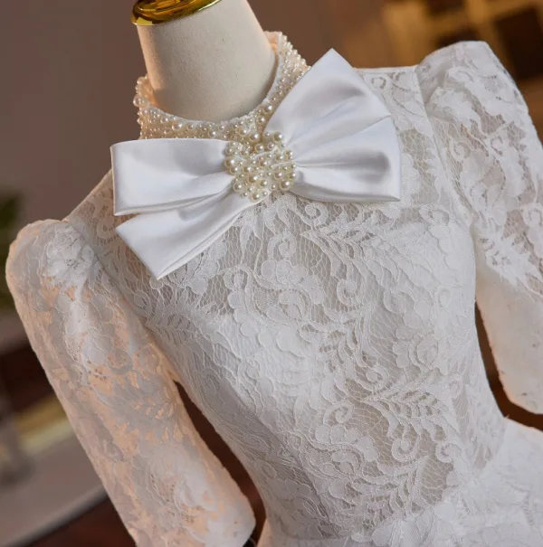 Élégant Blanche De Fiançailles En Dentelle Fleur Robe De Mariée 2024 Robe Boule Col Haut Perle Noeud 1/2 Manches Dos Nu Thé Longueur Mariage