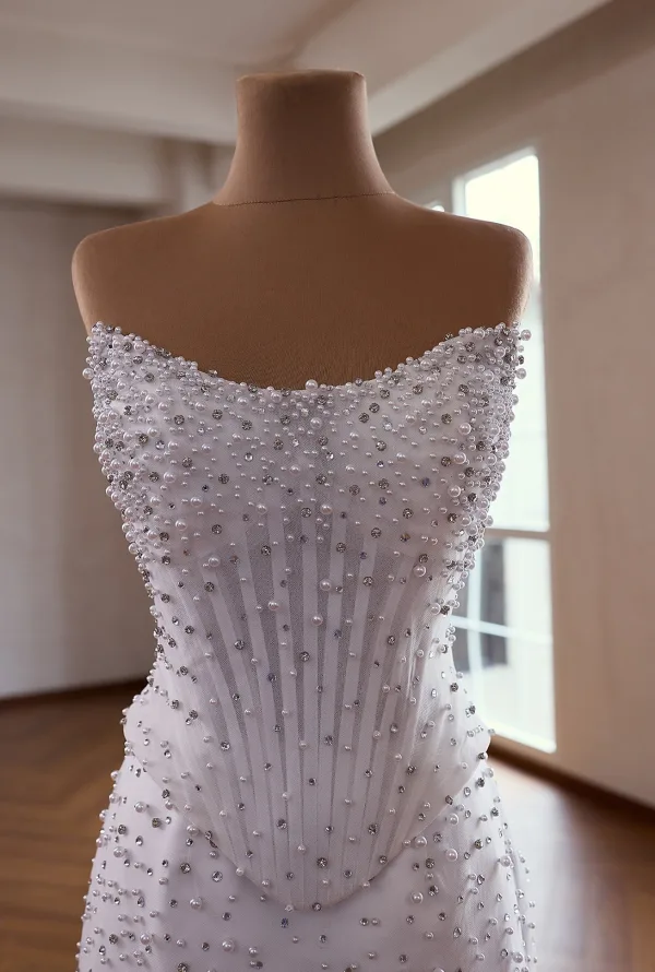 Luxus / Herrlich Weiß Handgefertigt Perlenstickerei Perle Strass Brautkleider / Hochzeitskleider 2026 Meerjungfrau Bandeau Ärmellos Rückenfreies Sweep / Pinsel Zug