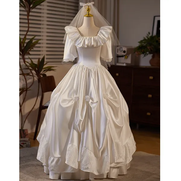 Vintage / Retro Ivory Pearl Satin Wedding Dresses 2024 Ball Gown Square Neckline Puffy Short Sleeve Backless Floor-Length / Long Wedding