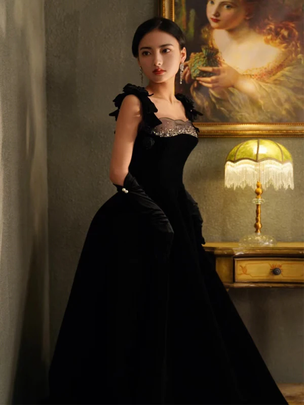 Style Audrey Hepburn Noire Paillettes Robe De Bal 2024 Princesse Bretelles Spaghetti Sans Manches Dos Nu Longue Promo Robe De Ceremonie