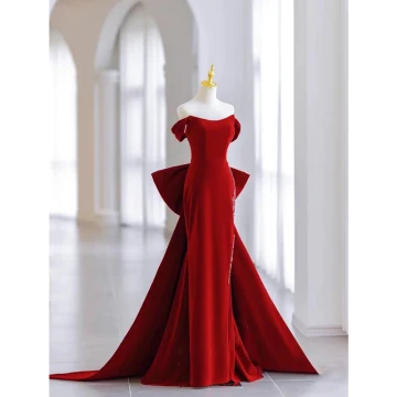 Sexy Burgundy Rhinestone Velvet Evening Dresses 2023 Trumpet Mermaid Off The Shoulder Sleeveless Backless Bow Sweep Train Evening Party Formal Dresses
