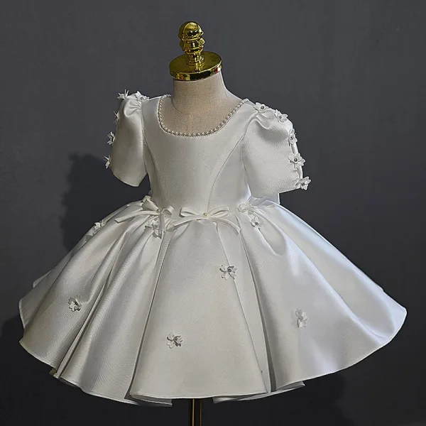 Chic / Beautiful White Appliques Bow Pearl Birthday Short Flower Girl Dresses 2025 Ball Gown Scoop Neck Short Sleeve