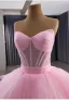 High-end Sukkertøyrosa Håndlaget Beading Gripende Ruffles Ballkjoler 2025 Ballkjole Kjæreste Langermede Ryggløse Cathedral Train Formelle Kjoler