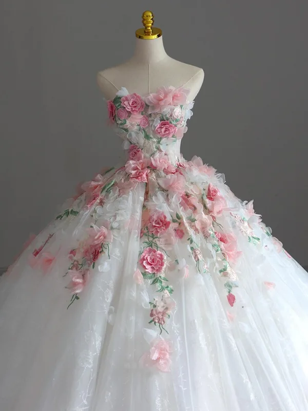 Flower Fairy White Appliques Lace Flower Wedding Dresses 2025 Ball Gown Strapless Sleeveless Backless Court Train Wedding