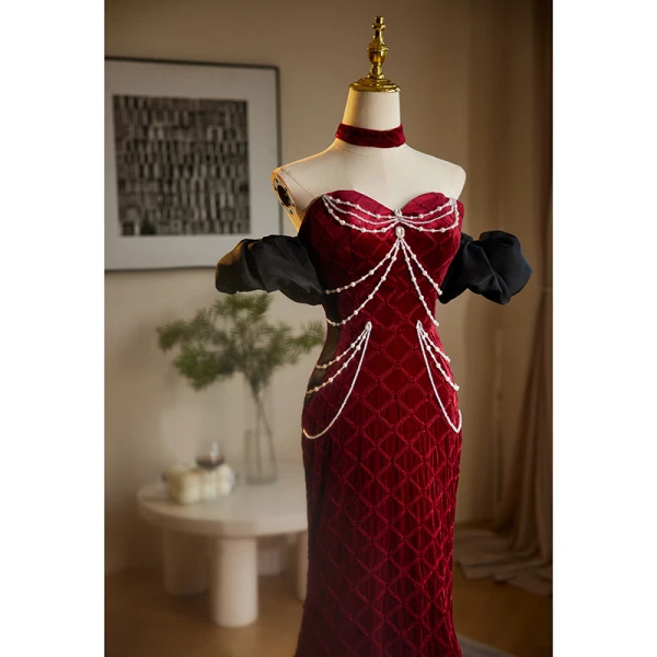 Chic / Beautiful Burgundy Beading Pearl Rhinestone Prom Dresses 2024 Trumpet / Mermaid Off-The-Shoulder Short Sleeve Backless Sweep Train Prom Formal Dresses