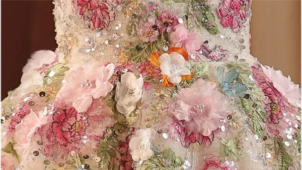 Fée Des Fleurs Beige Perle Paillettes Appliques Thé Longueur Robe Ceremonie Fille 2024 Robe Boule Encolure Dégagée Sans Manches Tulle Mariage