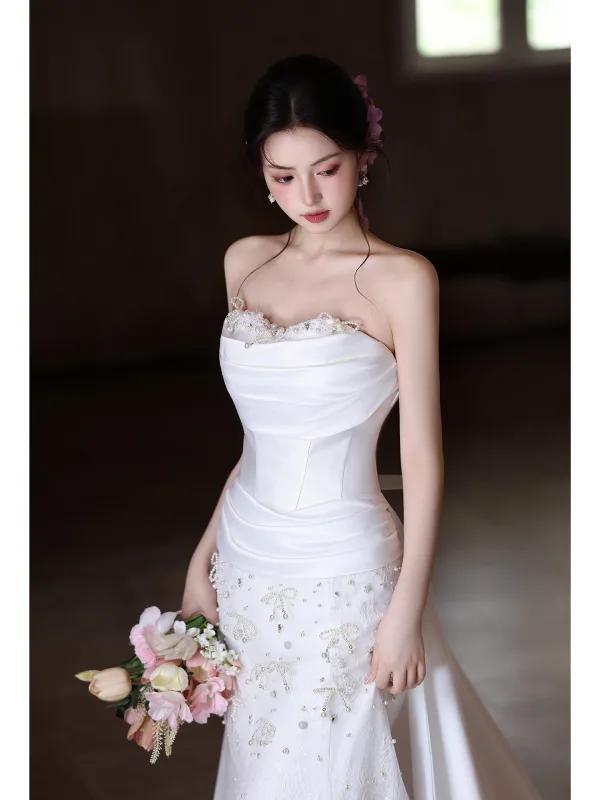 Elegant White Pearl Rhinestone Satin Wedding Dresses 2025 Trumpet / Mermaid Strapless Sleeveless Backless Bow Court Train