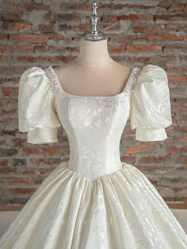 Vintage / Originale Ivoire Robe De Mariée 2023 Robe Boule Encolure Carrée Perle Gonflée Manches Courtes Dos Nu Longue Mariage