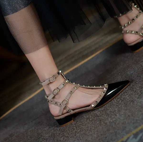 Sexy Beige Rivet Soirée Sandales Femme Talons Hauts 2022 Cuir 3 cm Talons Épais Talon Bas T-Strap À Bout Pointu Sandales