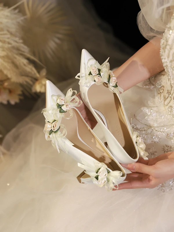 Élégant Blanche Cuir Appliques Chaussure De Mariée 2023 8 cm Talons Épais À Bout Pointu Mariage Escarpins Talons Hauts