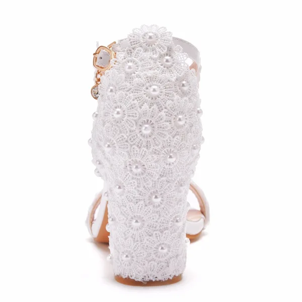Sexy Blanche Été Perle En Dentelle Fleur Chaussure De Mariée 2022 7 cm Talons Aiguilles Peep Toes / Bout Ouvert Mariage Sandales Talons Hauts