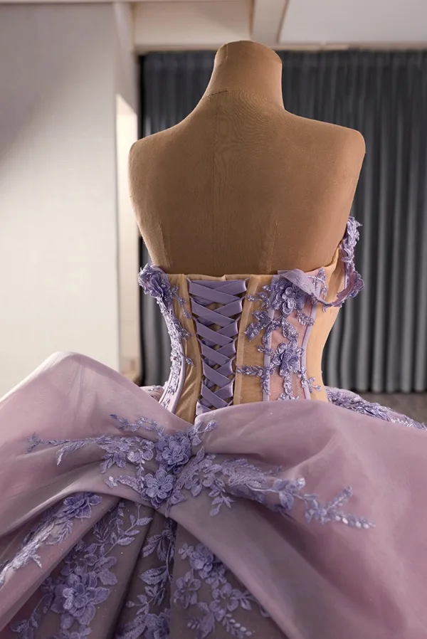High-end Lilla Håndlavet Med Blonder Blomsten Perle Rhinestone Gallakjoler 2025 Balkjole Stropløs Ærmeløs Halterneck Sløjfe Cathedral Train