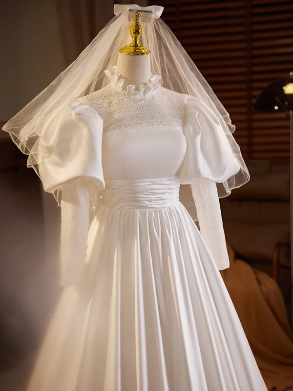 Medieval Vintage / Retro Ivory Satin Lace Wedding Dresses 2024 A-Line / Princess High Neck Puffy Short Sleeve Backless Floor-Length / Long Wedding