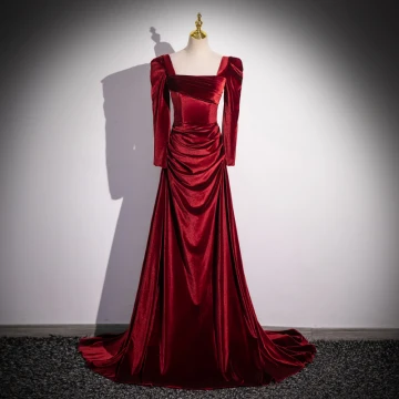 Élégant Bordeaux Velours Robe De Bal 2024 Princesse Encolure Carrée Manches Longues Dos Nu Train De Balayage Promo Robe De Ceremonie