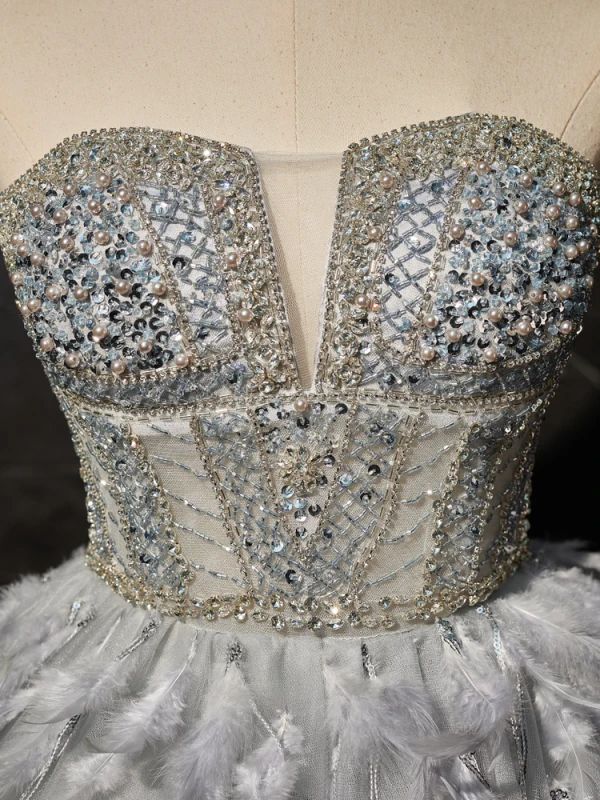 Sexy Gris Fait main Perlage Perle Paillettes Plumes Courte Robe De Fête 2024 Princesse Bustier Sans Manches Dos Nu Cocktail Soirée
