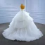 Vintage / Originale Haut de Gamme Blanche Volants en Cascade Robe De Mariée Robe Boule 2022 Une épaule Sans Manches Dos Nu Faux Diamant Tribunal Train Mariage