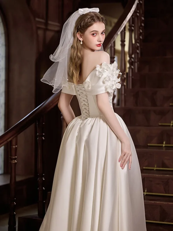 Elegante Ivory / Creme Applikationen Satin Brautkleider / Hochzeitskleider 2025 A Linie Off Shoulder Kurze Ärmel Rückenfreies Lange