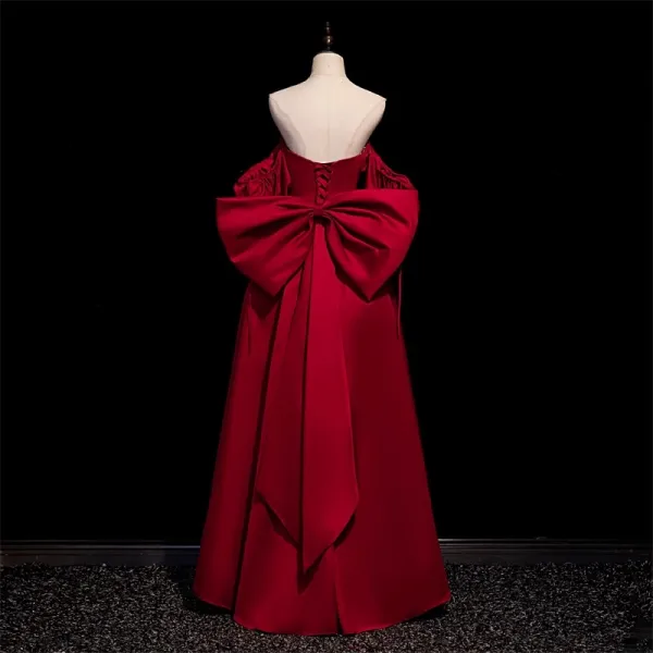 Chic / Beautiful Burgundy Satin Prom Dresses 2023 A-Line / Princess Strapless Short Sleeve Backless Bow Floor-Length / Long Prom Formal Dresses