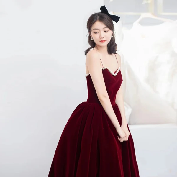 Vintage / Retro Black Velour Homecoming Little Black Dress Graduation Dresses 2022 A-Line / Princess Spaghetti Straps Pearl Sleeveless Backless Suede Floor-Length / Long Formal Dresses