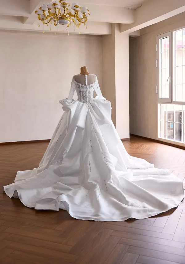 Luxus / Herrlich Ivory / Creme Perle Strass Spitze Blumen Fallende Rüsche Brautkleider / Hochzeitskleider 2026 Ballkleid Rundhalsausschnitt Lange Ärmel Satin Kapelle-Schleppe