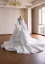 Luxus / Herrlich Ivory / Creme Perle Strass Spitze Blumen Fallende Rüsche Brautkleider / Hochzeitskleider 2026 Ballkleid Rundhalsausschnitt Lange Ärmel Satin Kapelle-Schleppe