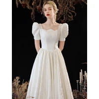 Vintage Ivory / Creme Satin Heimkehr Abiballkleider Ballkleider 2023 A Linie Eckiger Ausschnitt Perle Kurze Ärmel Rückenfreies Lange Festliche Kleider
