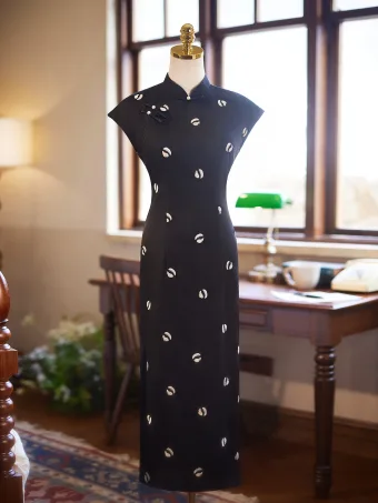Vintage Retro Black Embroidered Evening Party Cheongsam 2025 Trumpet Mermaid High Neck Sleeveless Tea Length